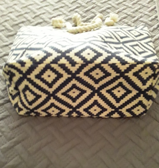 Summer & Rose Canvas Beach Tote - Picture 5 of 6